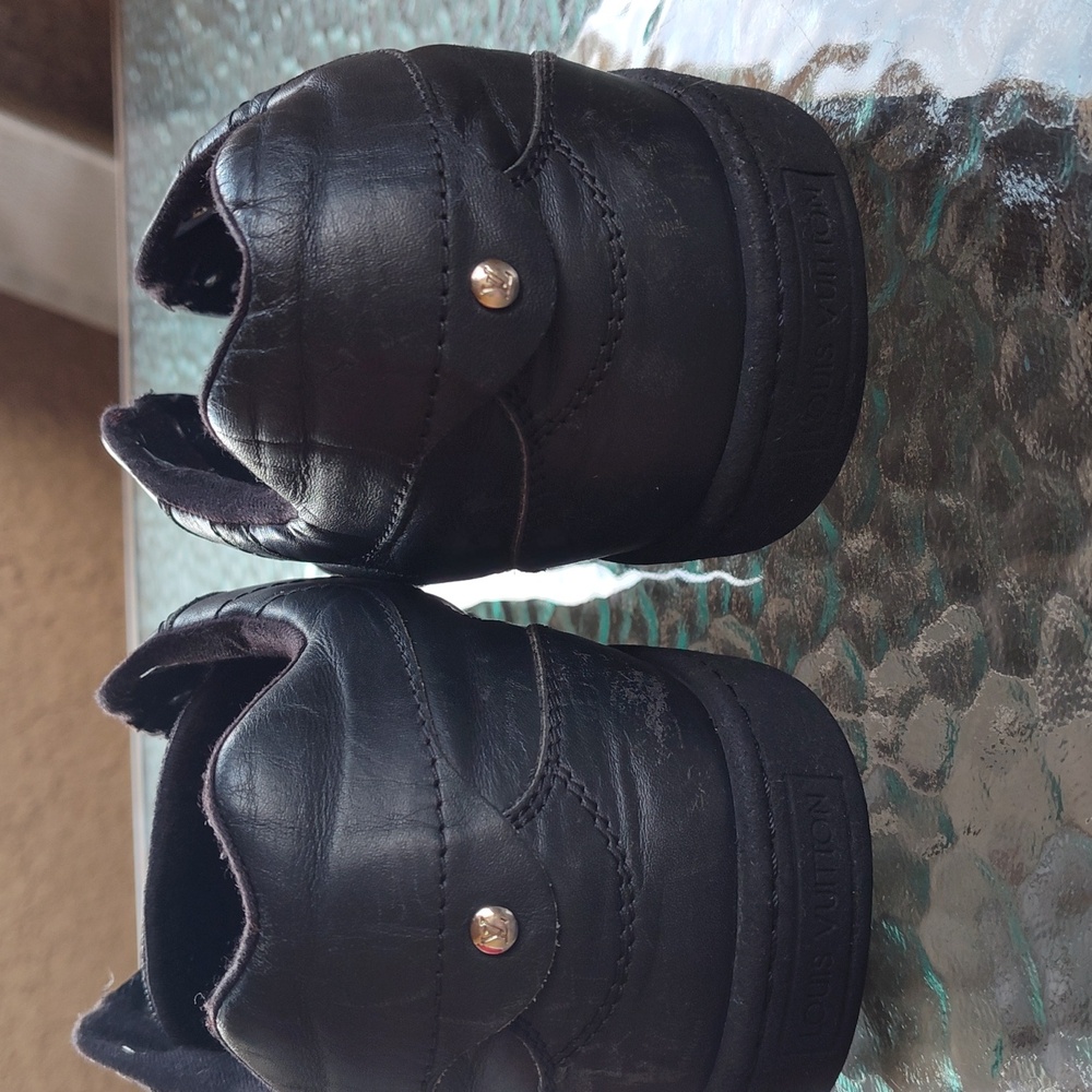 Louis Vuitton Men's Sneakers. With original Louis Vuitton bags for each shoe. - Picture 5 of 16